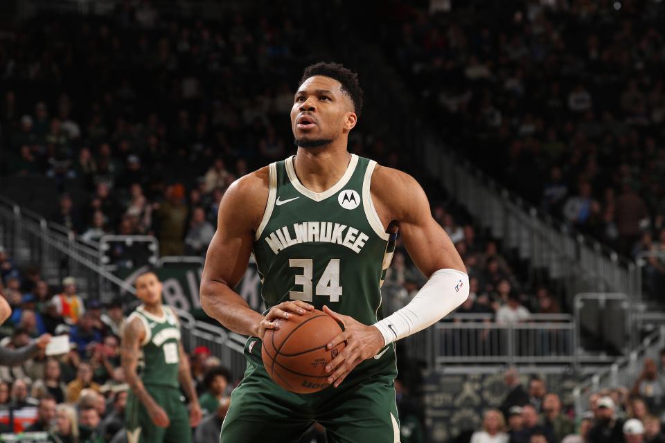 爱游戏在线-字母哥27+9+8复出首胜！雄鹿灭爵士结束4连败 乔治22分